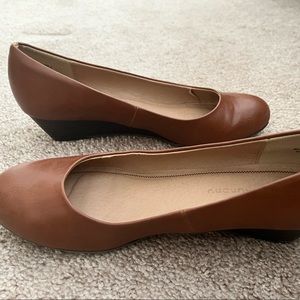 Brown close-toed dress shoes